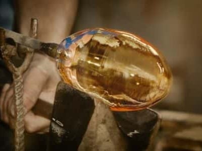 lavorare il vetro per farlo diventare un oggetto d'arredamento